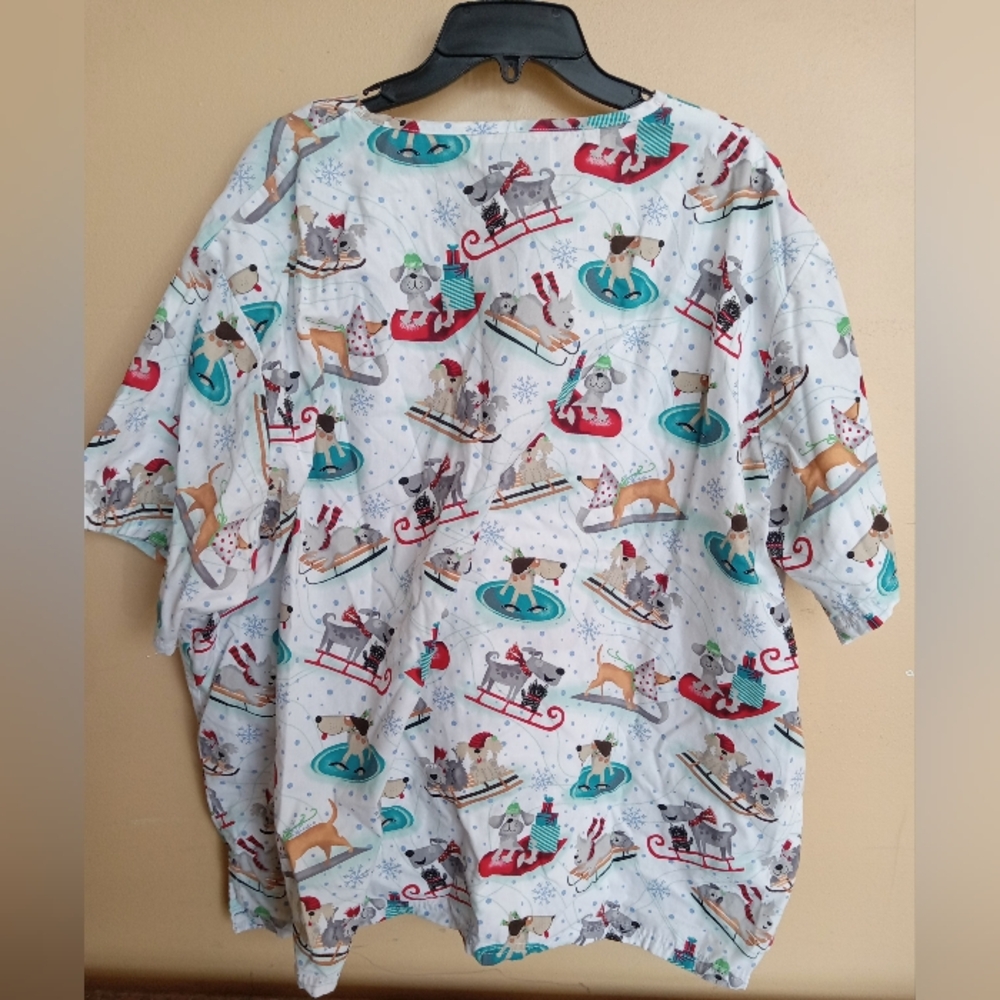 Butter-Soft Multicolor Sleighing Puppies Scrub Top 3X - Picture 3 of 4